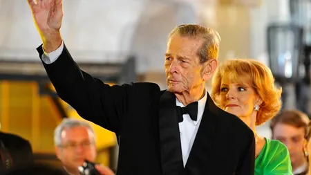 Regele Mihai a primit Emblema de Onoare a Armatei din partea lui Corneliu Dobrițoiu