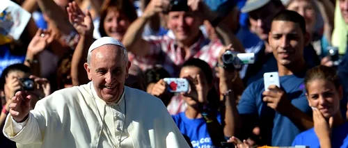 Papa Francisc a primit un tricou al FC Barcelona. Ce scrie pe spate