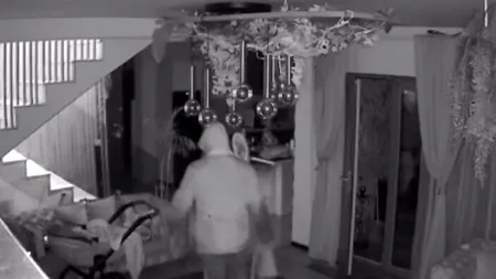 VIDEO | Familie din Crevedia, jefuită de hoți ca în filmele de acțiune: „Nu ieșiti dacă vreți să trăiți”