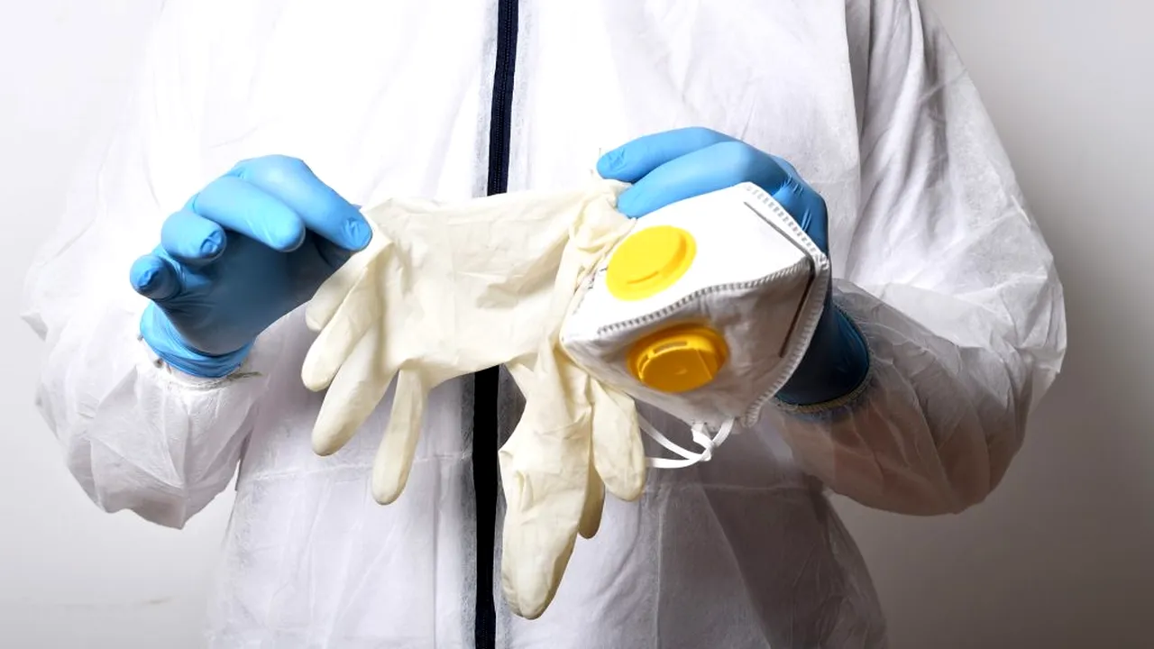 Scrisoarea emoționantă a unui medic din Timișoara: Ieșim fierți, cu pielea roșie și urme de mască pe față. Pandemia de coronavirus este o adevărată provocare profesională