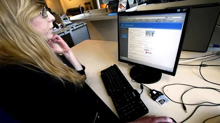 STUDIU. Dependența de internet, mai mare în cazul femeilor decât al bărbaților