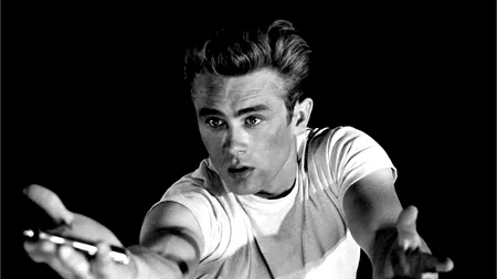 Secretul din spatele unui film-cult ies la iveală după 60 de ani. Rebelul James Dean, timidul Rock Hudson și diva Liz Taylor, prinși într-un triunghi periculos. „N-o să apuc 30 de ani