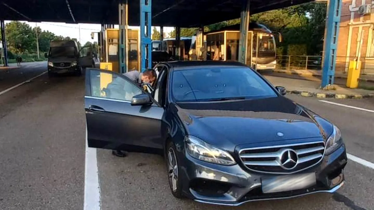 Autoturism de lux furat din Marea Britanie, descoperit de polițiștii de frontieră din Vama Albița (FOTO)