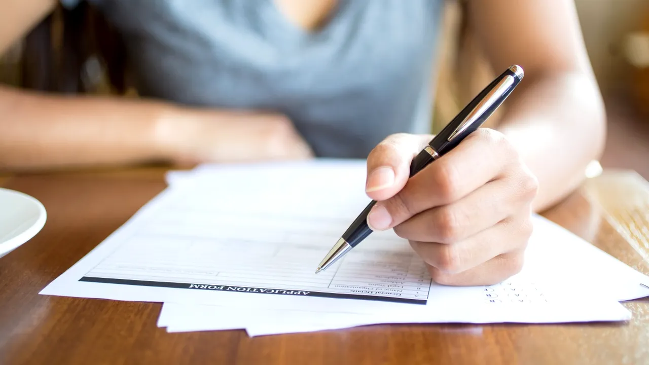 Conțopiști, scoateți o foaie de hârtie! Funcționarii publici vor da TESTE SCRISE periodice din 