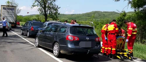 Accident grav în Vâlcea: Șase persoane rănite, dintre care patru grav, după ce două mașini s-au ciocnit. Traficul pe DN 7 este blocat
