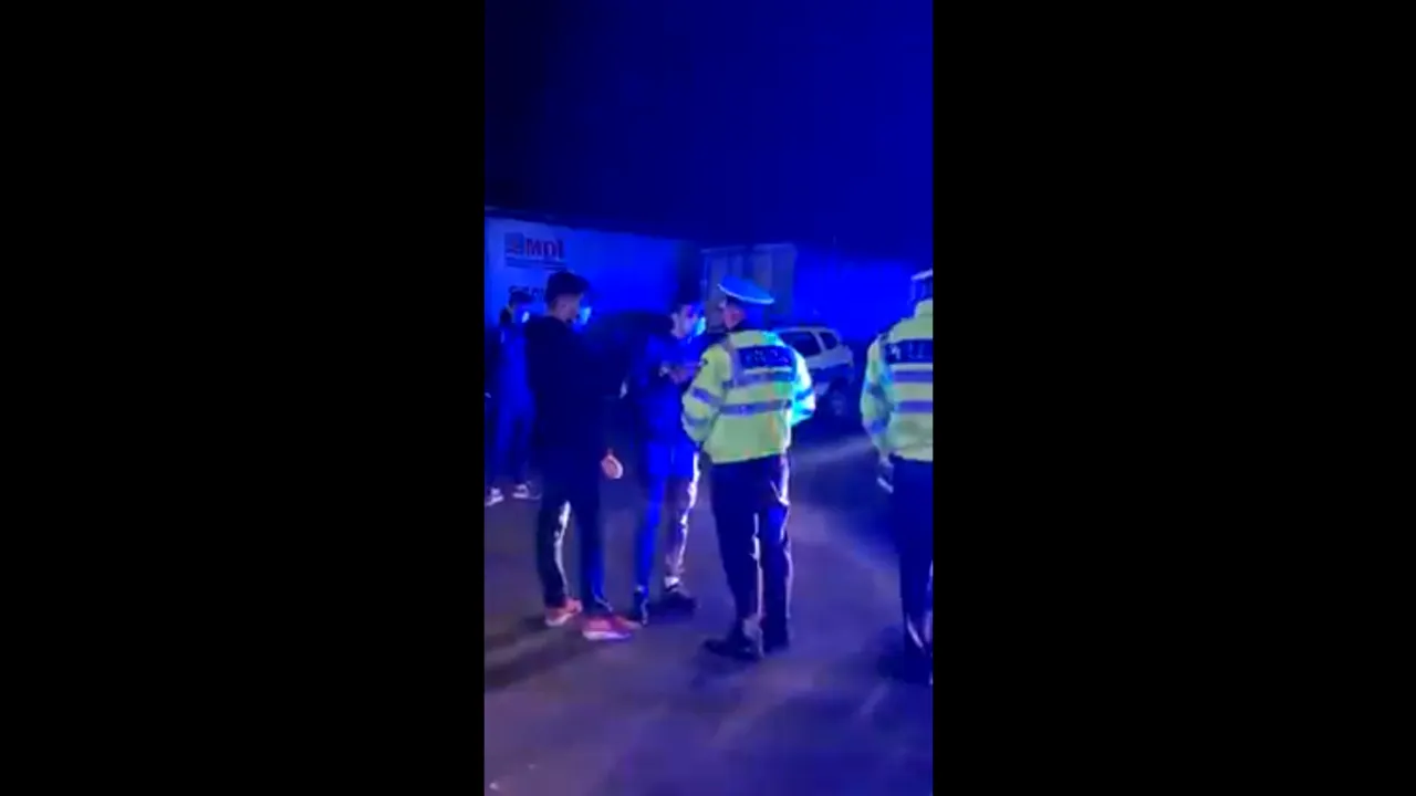 Poliţist din Târgu-Jiu, filmat în timp ce urla la un protestatar: „Bă, tu nu auzi? Nu mai vorbi! Acum te încalec! Stau eu pentru voi pe-aicea!” (VIDEO)