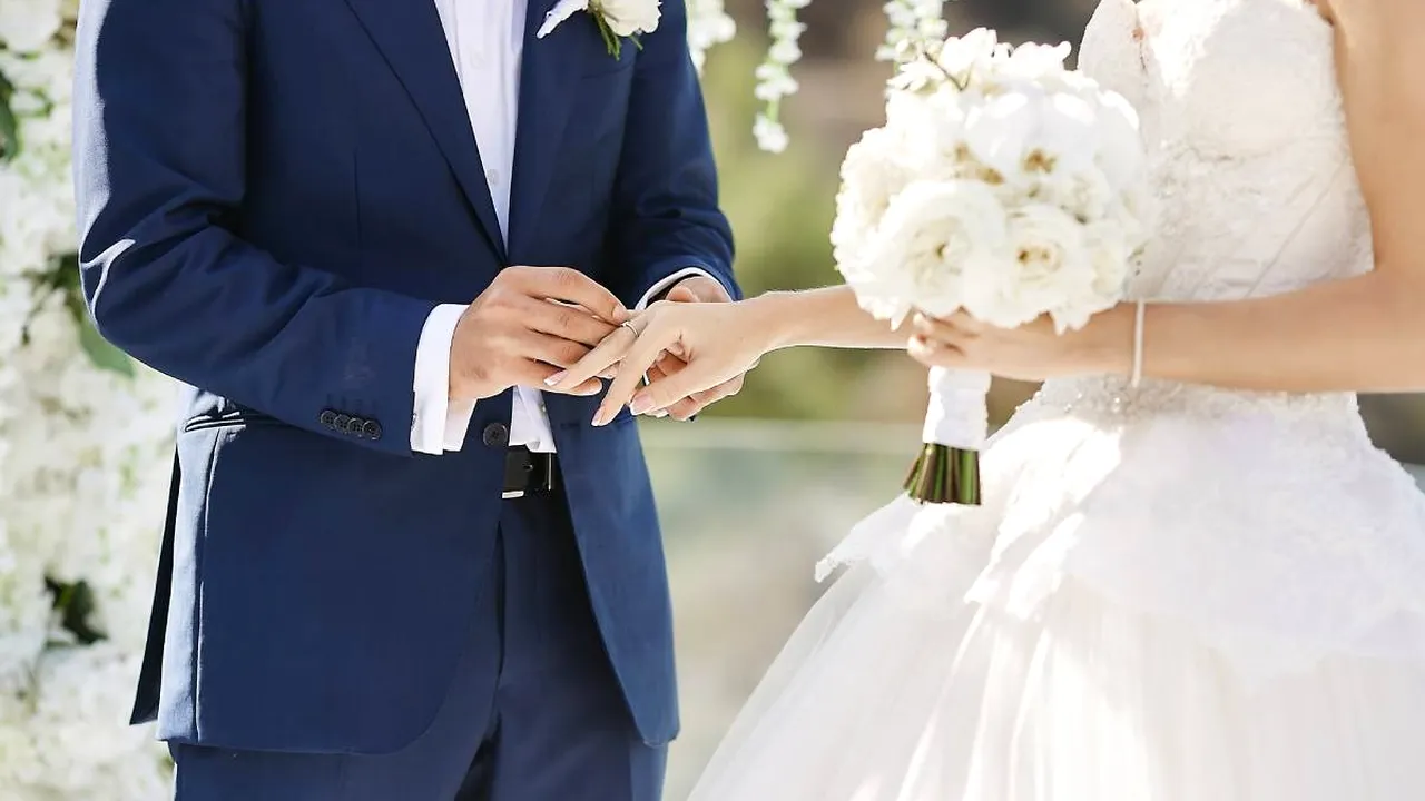 5 semne că el este alesul inimii tale şi că în curând îţi va dărui cel mai frumos inel de logodnă