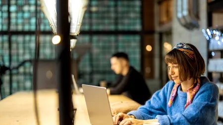 Nici 7 și nici 8 ore. Câte ore trebuie să muncești pe zi, de fapt, ca să fii fericit