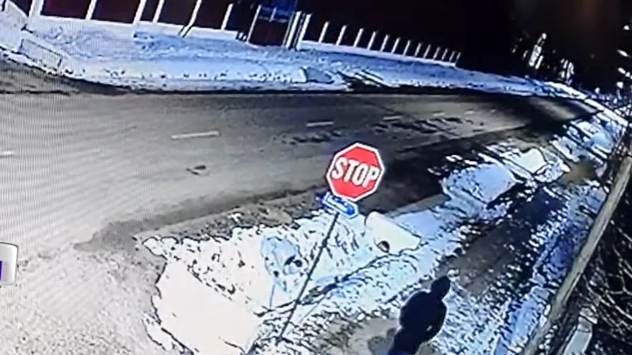 Un tânăr de 17 ani s-a sinucis după ce s-a așezat pe calea ferată! Cu două zile înainte și-ar fi șters contul de Facebook (VIDEO)