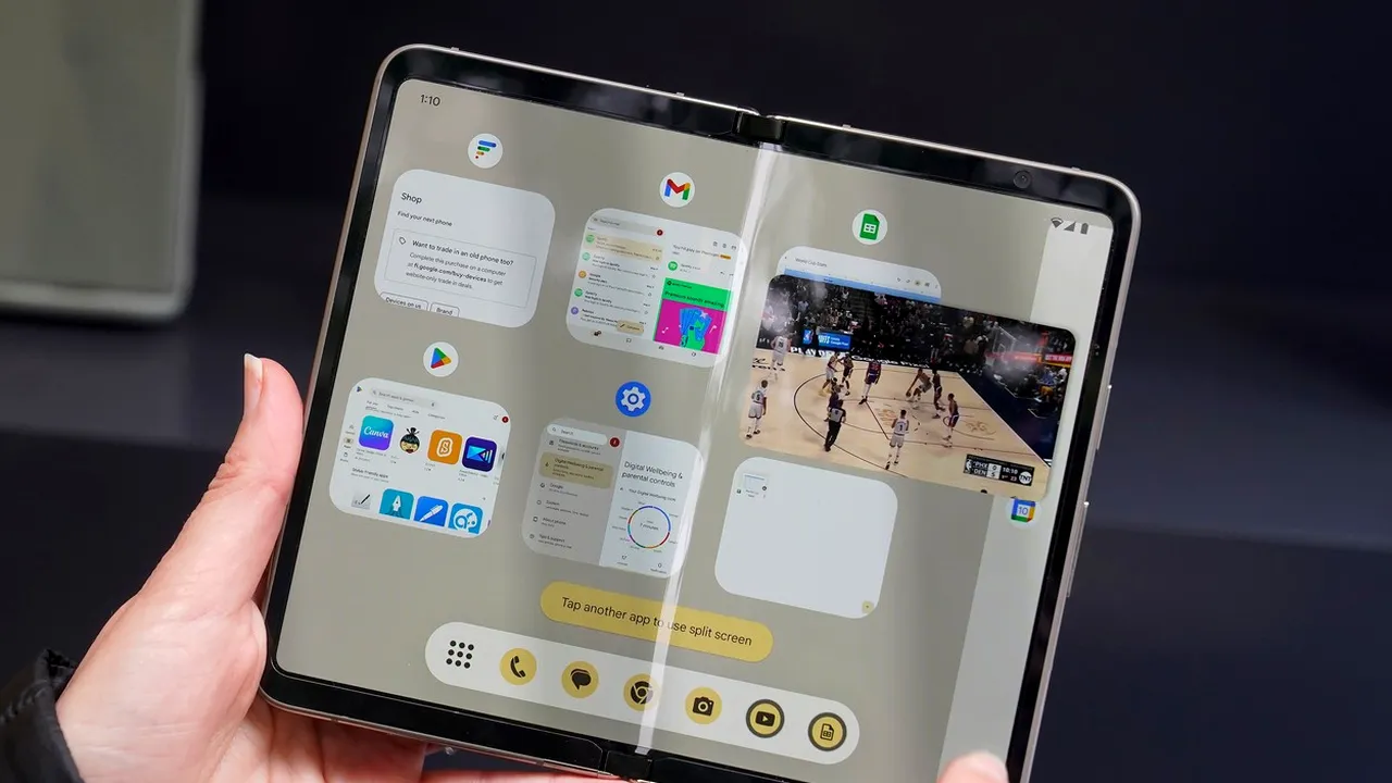 GOOGLE lansează primul său smartphone pliabil cu o baterie „gigant”. Va fi disponibil din iunie. Cât va costa?