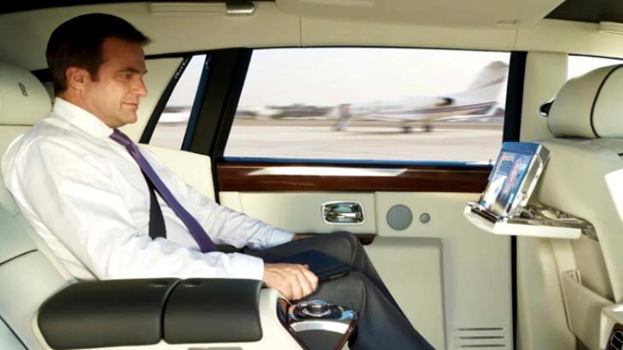 Portretul proprietarului român de Rolls-Royce. Scoate 500.000 de euro din buzunar și vrea statuetă iluminată pe capotă