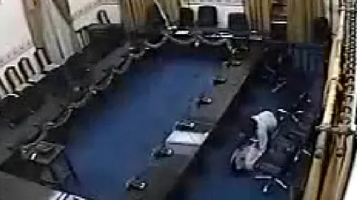 Un parlamentar din Bolivia, filmat în timp ce viola o angajată. VIDEO