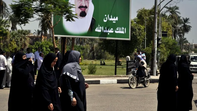 Cleric saudit: Femeile care conduc autoturisme riscă să dea naștere unor copii cu probleme de sănătate
