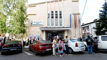 Artiștii Filarmornicii din Ploiești, ATACAȚI cu pietre după concertul de colinde, pentru că nu au adus cadouri