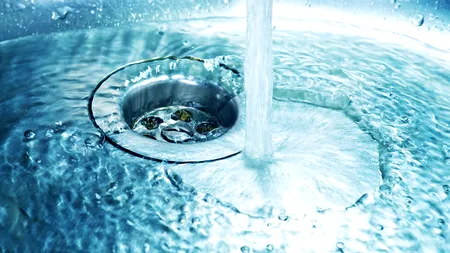 O italiancă a primit două facturi uriașe la apă, în valoare de 56.000 de euro. „Ar putea umple mai multe piscine olimpice”