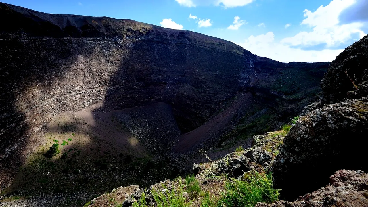 Un turist american a căzut în craterul Muntelui Vezuviu în încercarea de a-și face un selfie