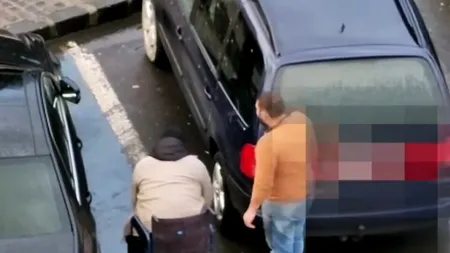 VIDEO. „Miracolul” de la Brașov. Un bărbat „invalid” s-a ridicat singur din scaunul cu rotile și a început să meargă