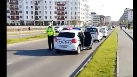 AMENDĂ CONTESTATĂ. Doi tineri acuză poliția de abuz: Prezinţi foaia, cumpărăturile, mănuşi, mască, centura, asigurare şi certificat şi ţi se dă amenda 2000 RON plus reținerea permisului