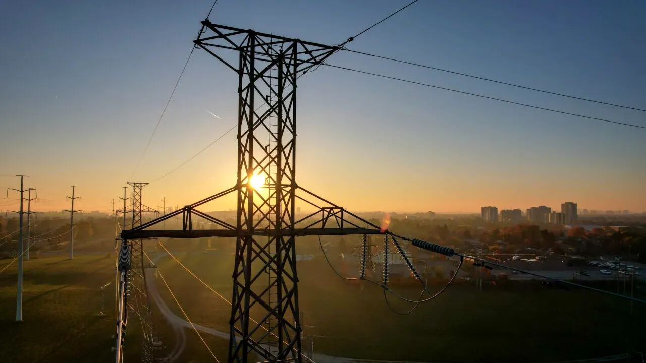 Raționalizarea curentului în două orașe, după anunțarea stării de alertă energetică de Guvernul Bolojan. Ce decizie au luat liderii locali