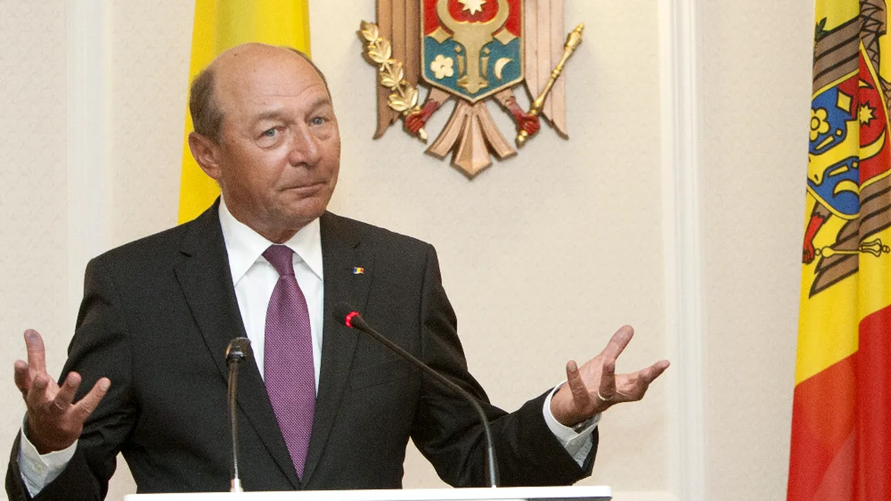 Băsescu, printre politicienii care conduc manifestațiile pro-unioniste de la Chișinău: Cerem Parlamentelor României și Republicii Moldovei să voteze Unirea!