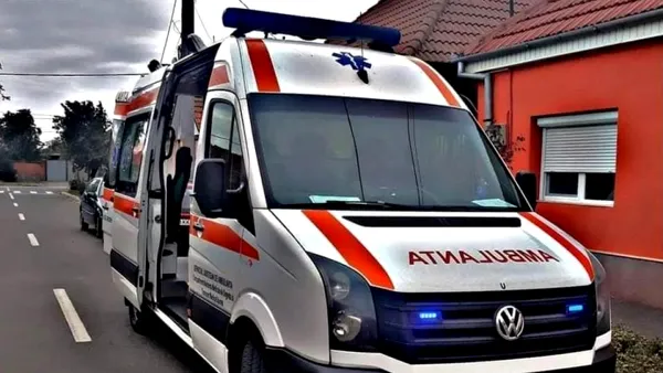 Doi muncitori din Sri Lanka au fost răniți. Mașina lor a lovit un stâlp și a rupt un gard