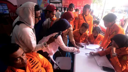 Un feribot cu 243 de persoane s-a răsturnat în Indonezia. Cel puțin șase oameni au murit, iar 129 sunt dați dispăruți