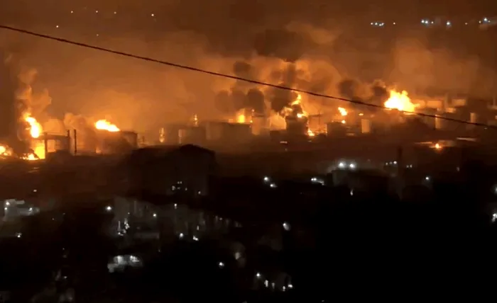 Rafinaria de petrol din Tuapse, în flăcări - Foto: X/@sentdefender