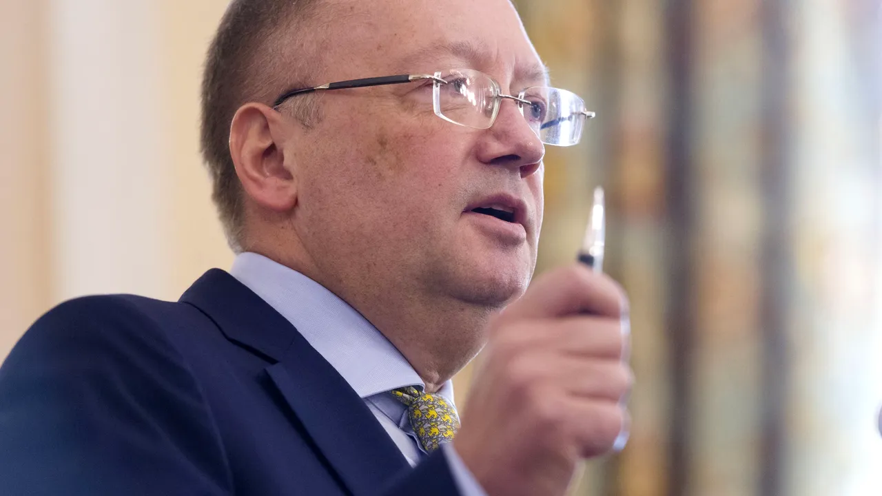 Ambasadorul Rusiei la Londra și-a dat demisia. Alexander Yakovenko a fost numit în 2011