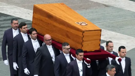LIVE UPDATE | Zeci de mii de persoane, la funeraliile Papei Emerit Benedict al XVI-lea, la Vatican / Papa Francisc a condus slujba de înmormântare a fostului papă - FOTO-VIDEO 
