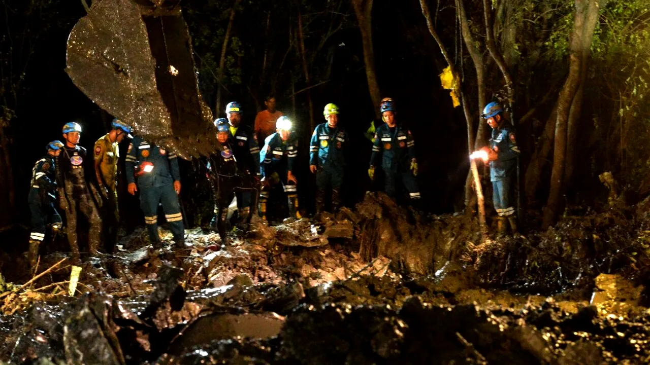 Un avion cu nouă pasageri la bord s-a PRĂBUȘIT în Thailanda. Accidentul s-a produs în apropiere de Bangkok