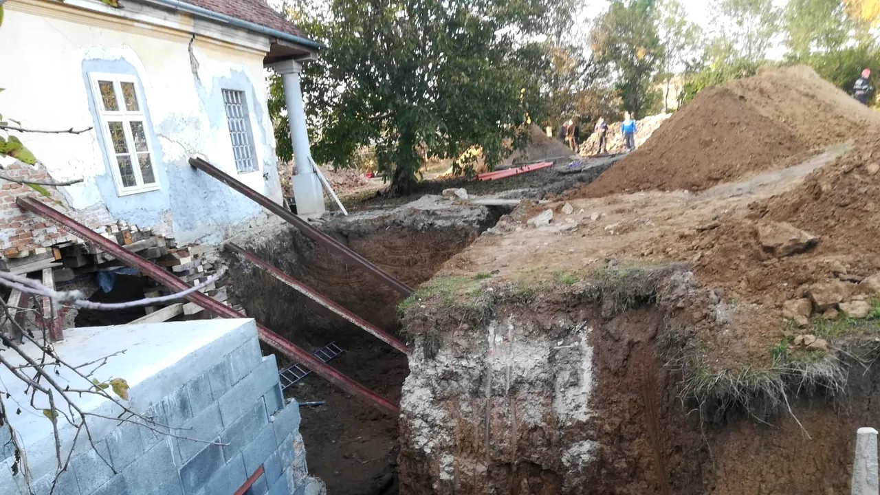 Un bărbat din Mureș a murit după ce s-a prăbușit peste el un mal de pământ