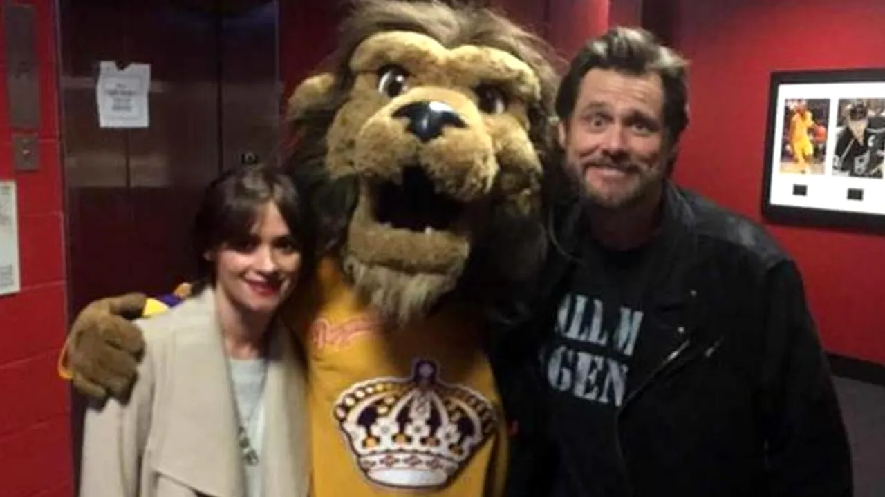 Fosta iubită a lui Jim Carrey, care s-a sinucis după despărțirea de actor, participa la un curs de „supraviețuire