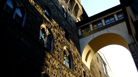 FLORENȚA. Coridorul Vasari, pasajul secret construit în 1565, redeschis publicului/Unde duce ușa din fosta reşedinţă a familiei Medici