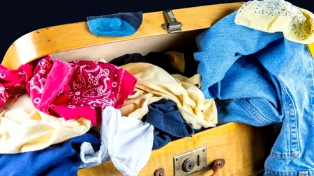 Se întâmplă și în România! Cetățenii, OBLIGAȚI să își recicleze hainele vechi. Ministrul Mediului: 