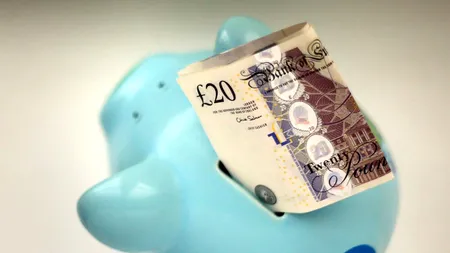 Unul din patru părinți din Marea Britanie se simte incapabil să le vorbească copiilor despre finanțe, arată sondajele