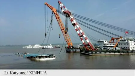 Cel puțin 17 dispăruți, după ce o ambarcațiune care transporta imigranți s-a scufundat în Marea Egee