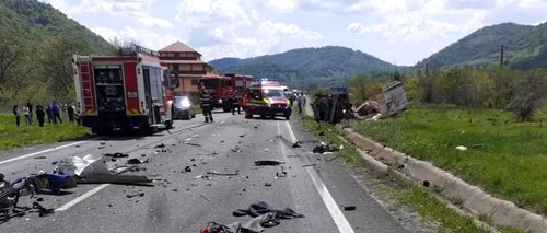 FOTO | Accident GRAV în Caraș-Severin. O persoană a murit, iar alte trei au fost rănite