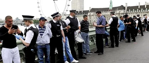 Români arestați la Londra pentru că înșelau turiștii la jocurile de noroc. Metoda folosită de polițiști pentru a-i prinde - GALERIE FOTO
