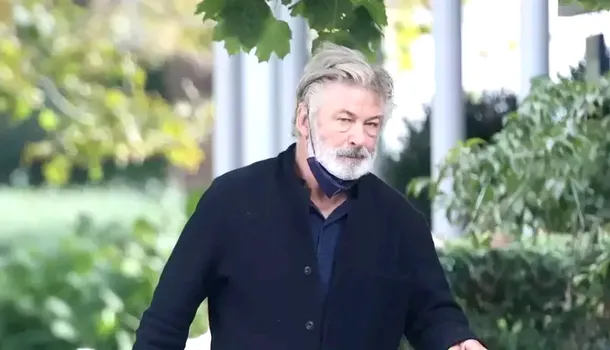 Răsturnare de situație în „cazul Rust”, în care actorul Alec Baldwin este acuzat de omor involuntar. Ce DEZVĂLUIE un nou raport