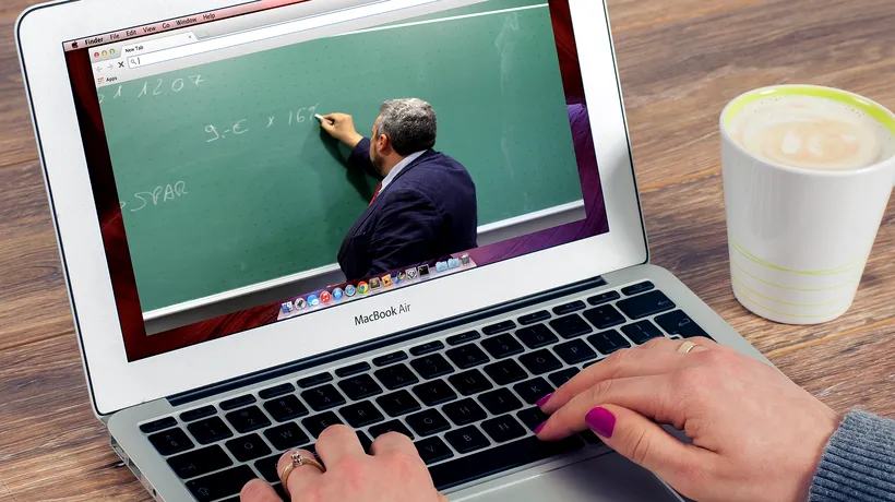 Profesorii care refuză să predea online riscă sancțiuni drastice! Inspectoratul Școlar București: Se poate ajunge la desfacerea contractului de muncă