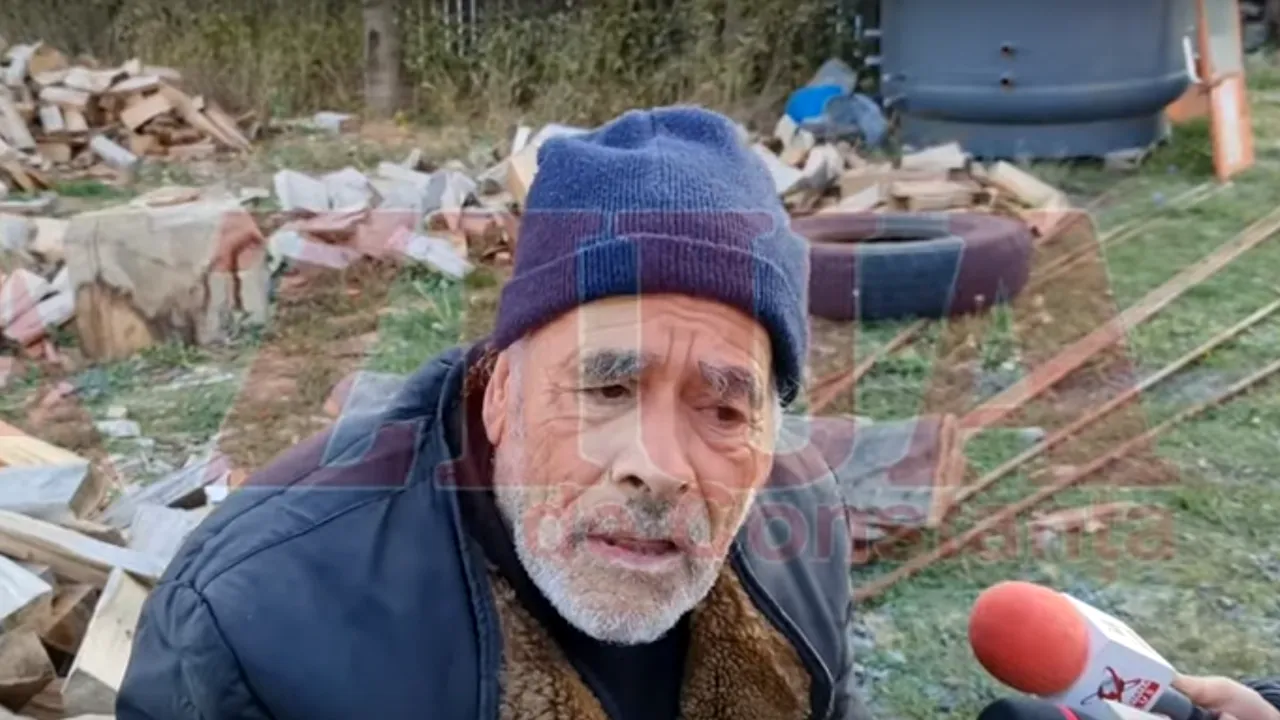 Un bătrân din Constanța, supărat pe starețul Mănăstirii Izvorul Tămăduirii, a incendiat anexa lăcașului de cult: Mi-a promis că mă ține până la moarte. Acum, o să stau la pușcărie sau la spital