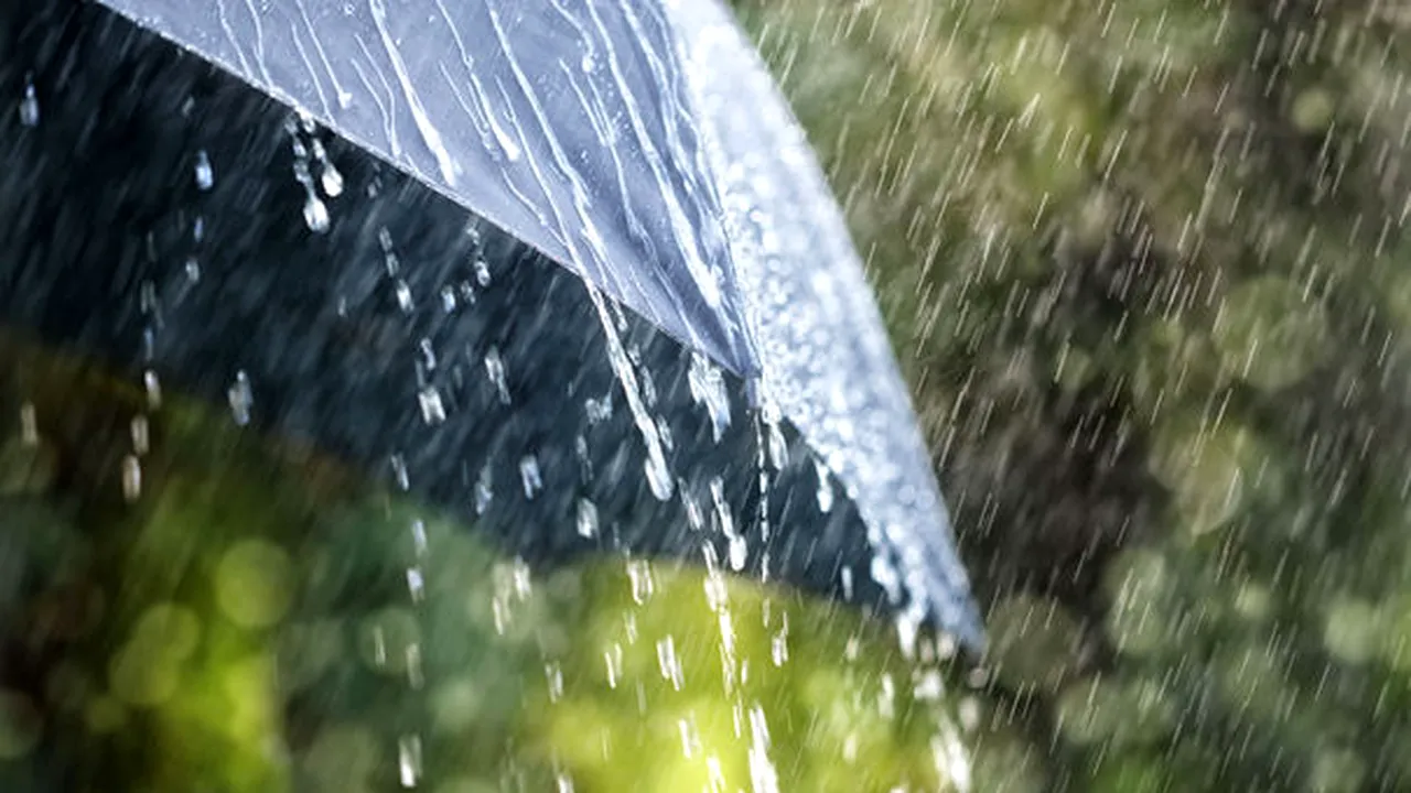 VINE POTOPUL! În ce județe este COD PORTOCALIU de ploi și vijelii