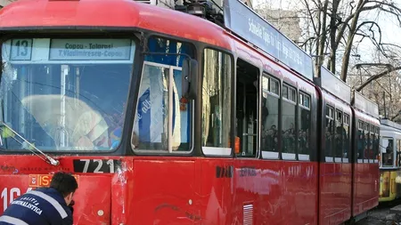 Două tramvaie s-au ciocnit la Iași, apoi au deraiat; Opt persoane au fost rănite. UPDATE