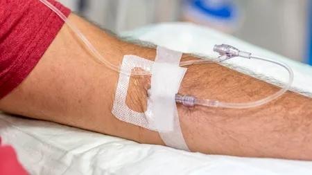 Un bărbat de 25 de ani suferea de o boală gravă, dar dădea vina pe mahmureală când obosea şi avea pielea iritată