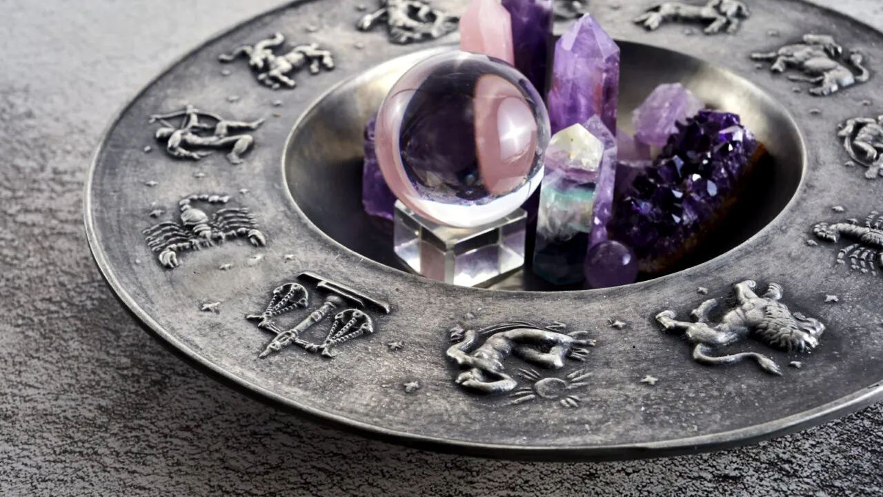 Horoscop 8 mai 2025. Nativii care-și schimbă locul de muncă. O zodie își va întâlni sufletul pereche