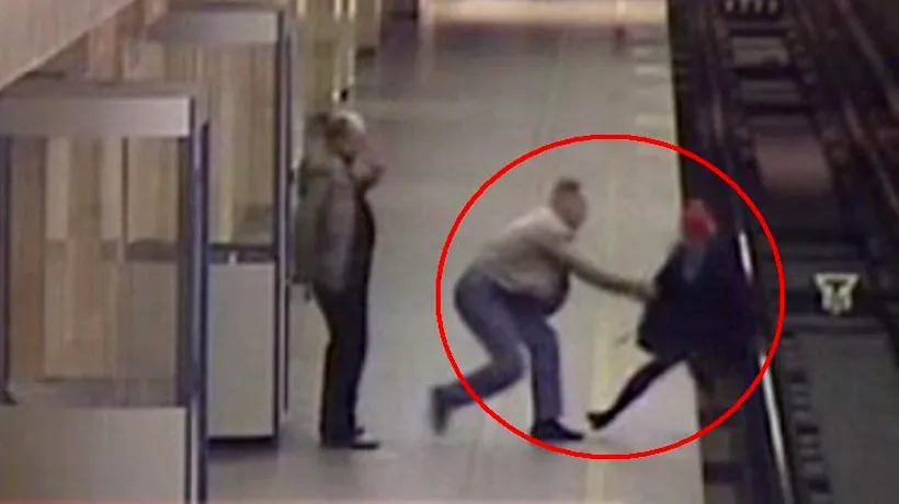 Momente dramatice într-o stație de metrou din Sankt Petersburg. O angajată, împinsă pe șine de un călător furios. VIDEO