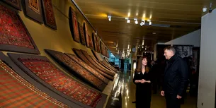 GALERIE FOTO. Klaus Iohannis, în vizită la Muzeul Covorului din capitala Azerbaidjanului