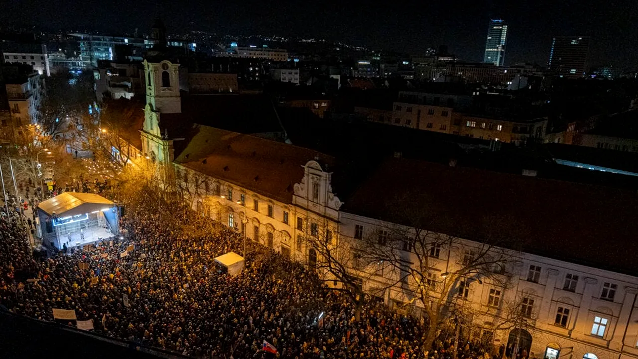 Proteste masive în Slovacia față de planul desființării secției anticorupție a Parchetului