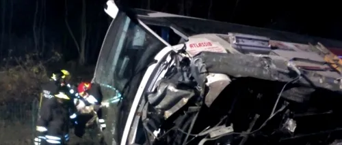 Un autocar cu români, răsturnat pe o autostradă din Italia. 8 persoane au fost rănite