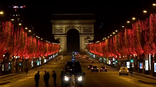 Imagini dezolante! Celebrul bulevard Champs-Elysées, pustiu de Revelion: „Este de plâns” (VIDEO)